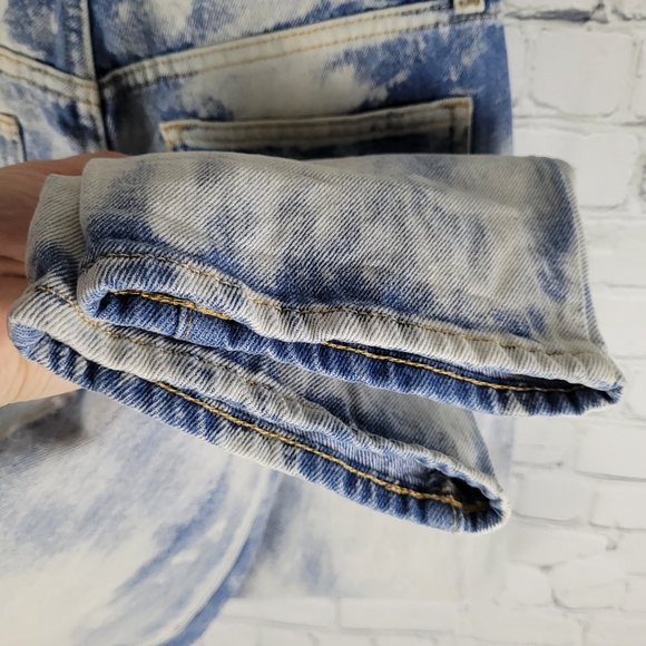 BDG | slim straight high rise bleach wash jeans - Picture 5 of 8